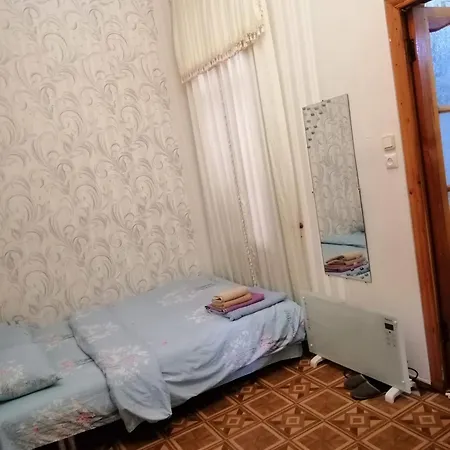 рядом с жд и привозом *